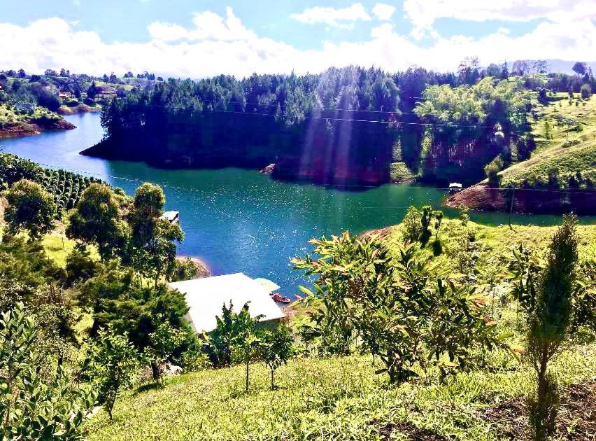 فيلا Finca Santa Monica Guatape Privada Lujosa Piscina Jacuzzi Sauna Muelle Represa Jetski Planchon المظهر الخارجي الصورة